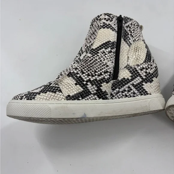 Outwoods Beige and Black Snakeskin Boots - Picture 5 of 6